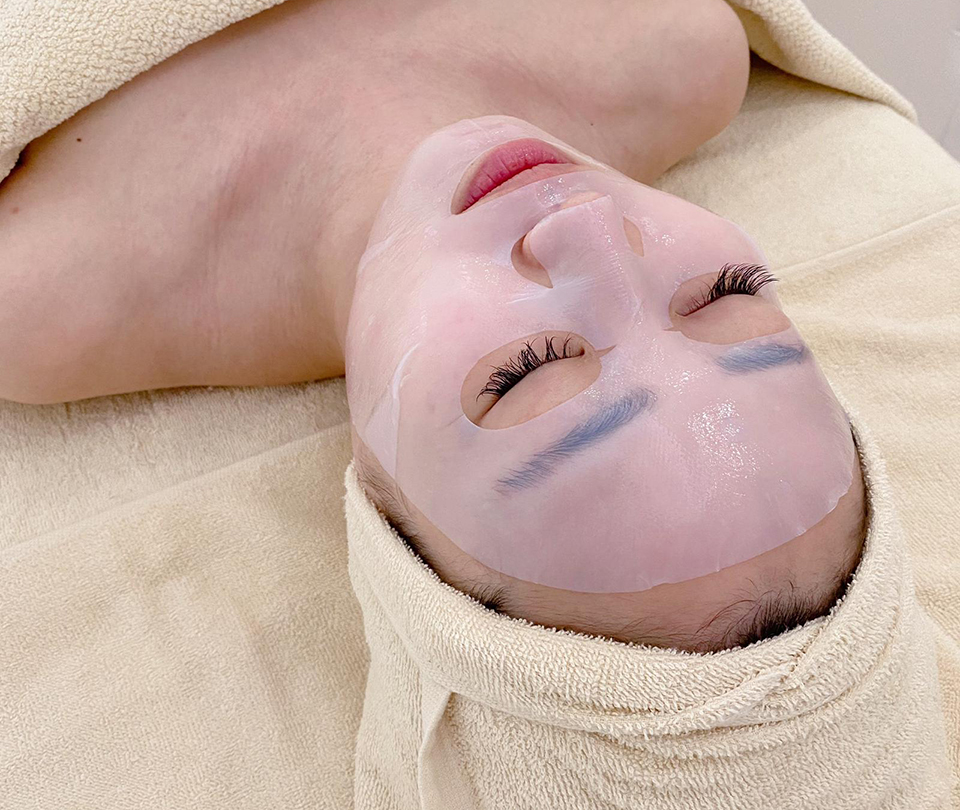 化粧水、美容液、パック［全コスメにヒト幹細胞培養液配合］