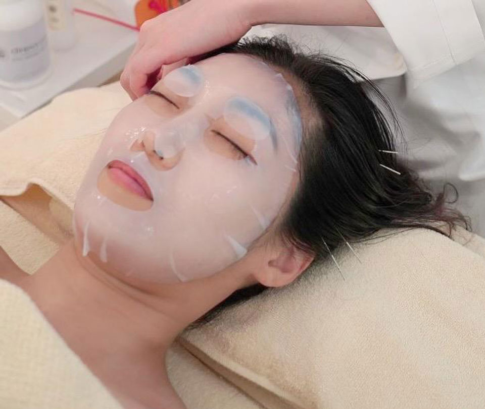 化粧水、美容液、パック［全コスメにヒト幹細胞培養液配合］